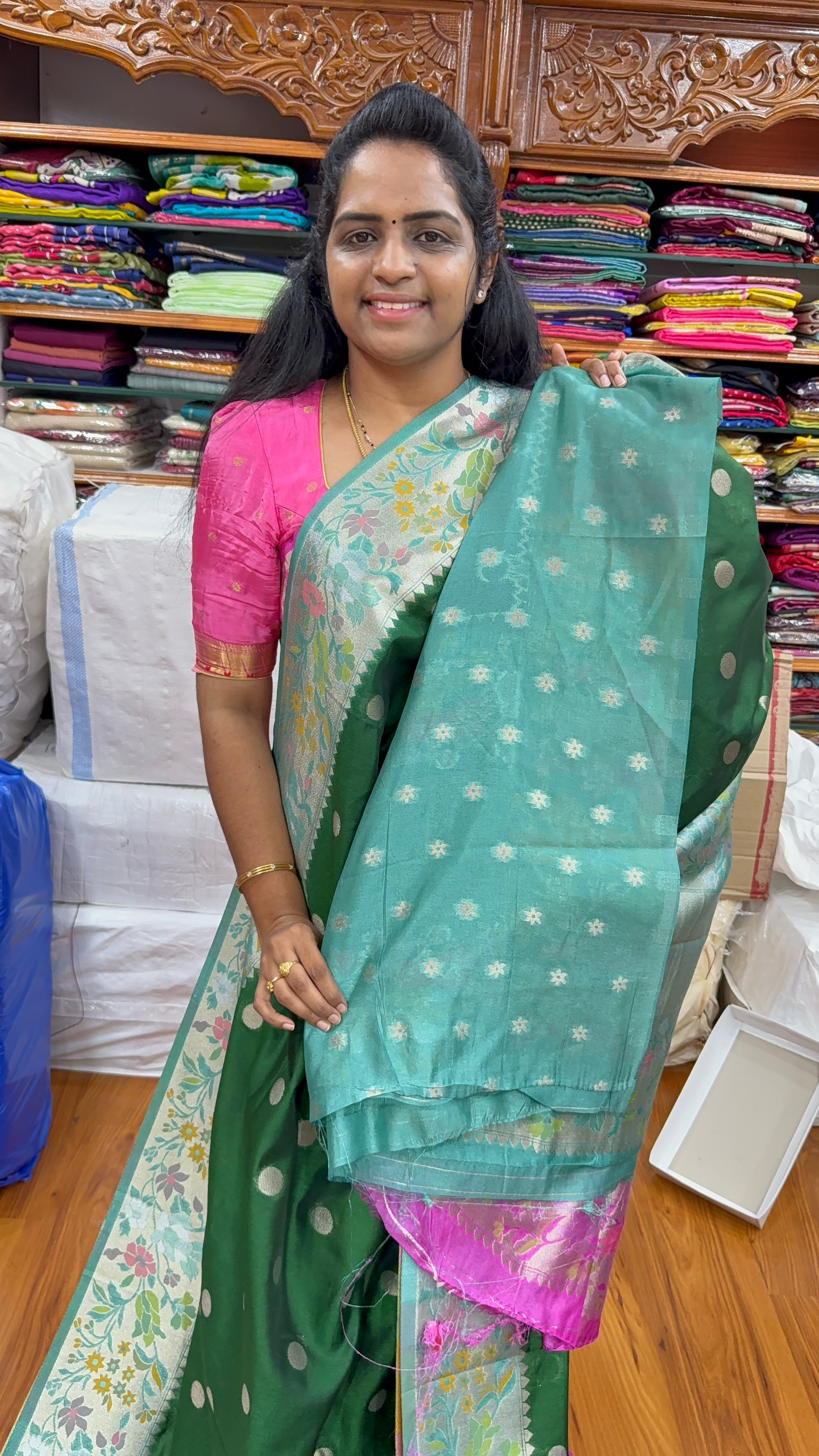 TUSSAR PAITHANI - P1099